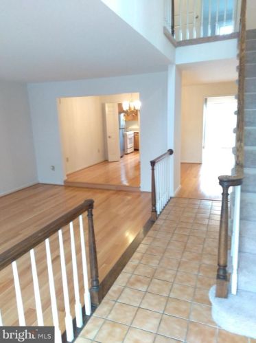 10112 Crestberry Pl, Bethesda MD  20817-1256 exterior