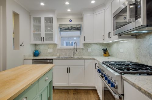 6553 Tahoma Ave, Chicago IL 60646-1134 exterior