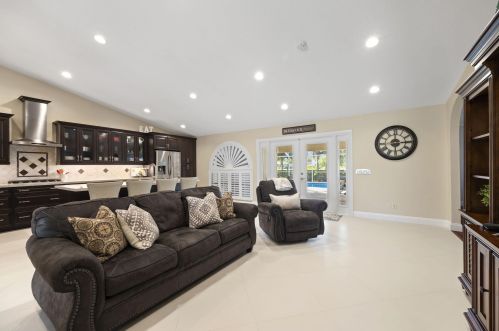 1292 Bent Pine Cv, Fort Pierce FL 34986-2102 exterior