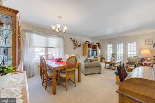 24 Fireside Cir, Columbus NJ 08022-1016 exterior