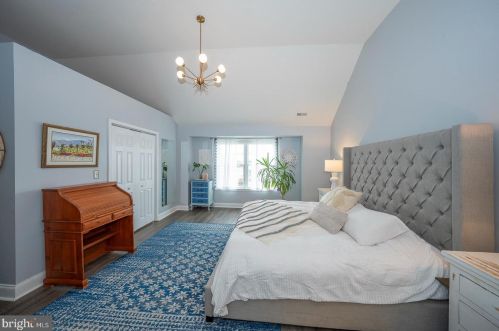 328 Lemonte St, Philadelphia PA 19128-4520 exterior