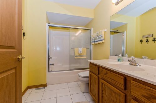 11457 Laramie Ave, Chicago IL 60638-2128 exterior