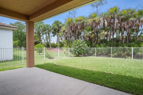 9979 Stonegate Dr, Fort Pierce FL 34987-2423 exterior