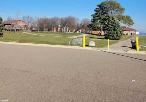 33654 Lotties Dr, New Baltimore MI 48047-2378 exterior