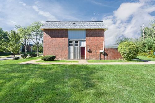 235 College Park Dr, Moon Twp, PA 15108-2309