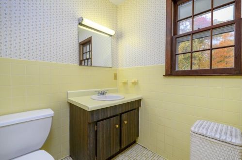 109 Holmes Rd, Ridgefield CT 06877-4304 exterior