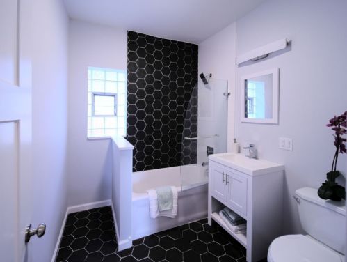 7251 Paxton Ave, Chicago IL  60649-2519 exterior