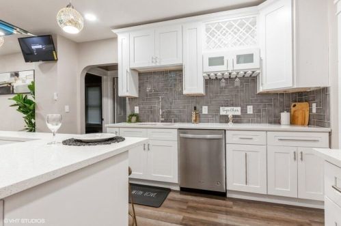 3034 14th St, Milwaukee, WI 53206-2723