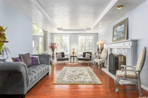 8842 Sunridge Dr, Sandy UT 84093-7044 exterior