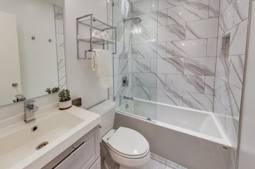 1237 Cottage Pl, Chicago IL  60607-2855 exterior