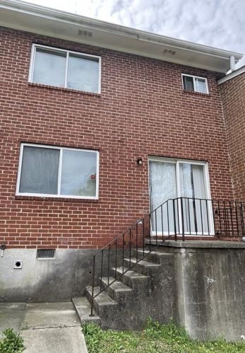 390 Lake Ave, Atlanta GA 30318-8124 exterior