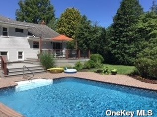 12 Evans Ct, Huntington Station NY exterior