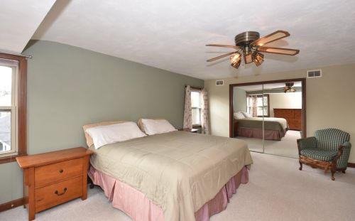 4902 Kinnickinnic Riv Pkwy, Milwaukee WI 53219-3277 exterior