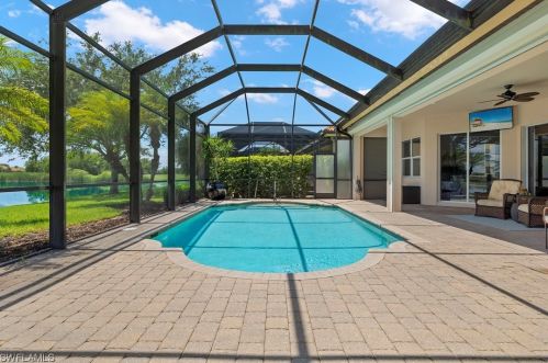 6132 Dogleg Dr, Naples FL 34113-1693 exterior