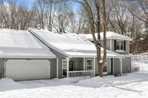 7852 Glenda Ct, Saint Paul, MN 55124-6331