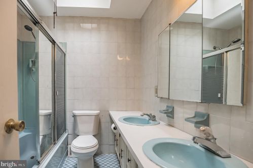 8623 Jackson St, Philadelphia PA 19145-3833 exterior