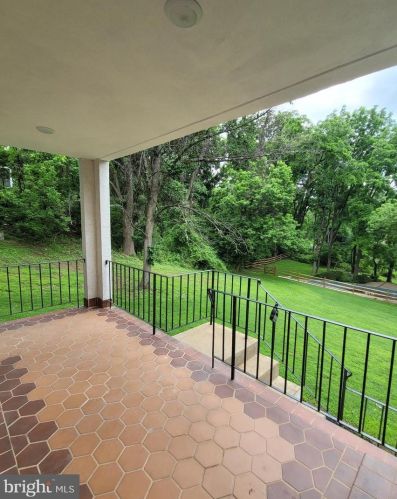 1905 Heritage Rd, Huntingdon Valley PA  19006-7813 exterior