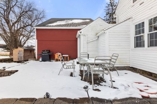 10 Singletary Ave, Sutton MA 01590-1842 exterior