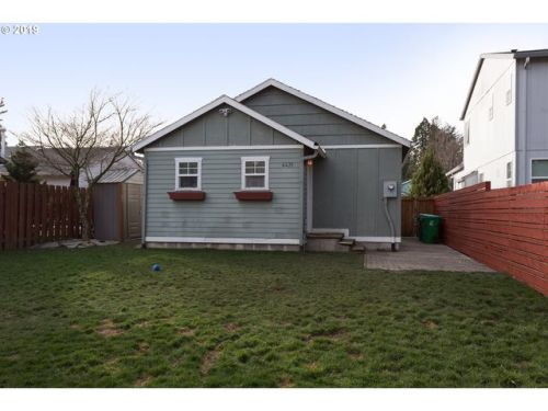 6435 138th Pl, Portland, OR 97236-4484