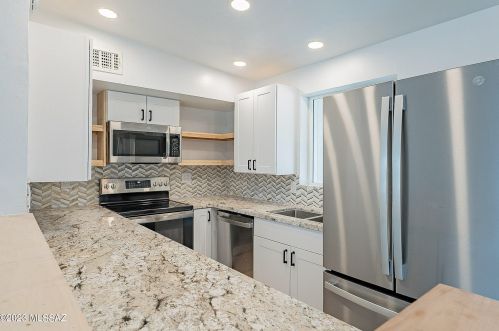 6520 Calle Herculo, Tucson AZ  85710-5620 exterior