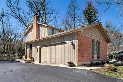 4219 Maine Trl, Bull Valley, IL 60012-3133