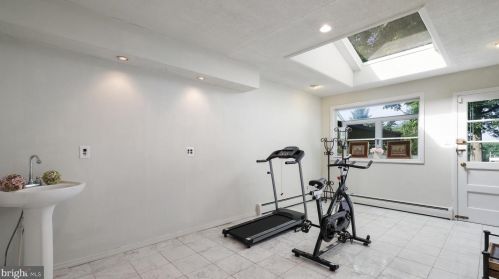 1078 Corn Crib Dr, Huntingdon Valley PA 19006-3306 exterior