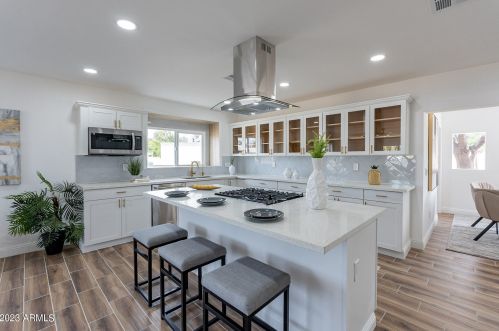 1121 Bethany Home Rd, Phoenix AZ  85014-2229 exterior