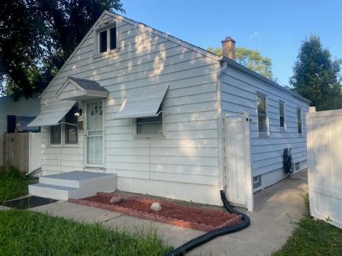 5658 66th St, Milwaukee, WI 53218-2330