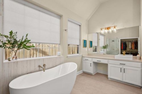 8119 Frst Hts Ln, Austin TX 78749-3506 exterior