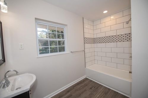 415 Hammond Dr, Atlanta GA 30328-5232 exterior