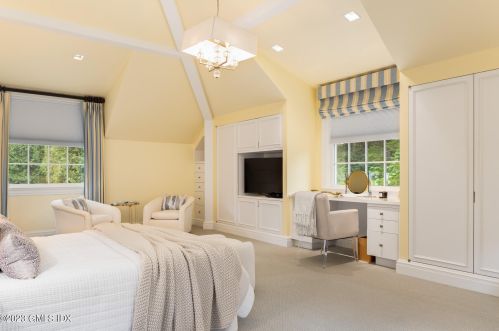 50 Dingletown Rd, Greenwich CT 06830-3539 exterior