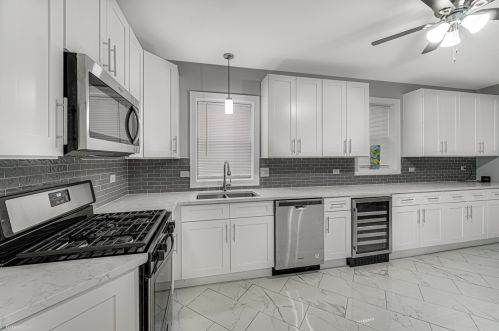 7705 Bennett Ave, Chicago IL  60649-4605 exterior