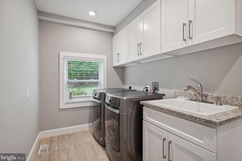 8819 Victory Ln, Rockville MD 20854-3643 exterior