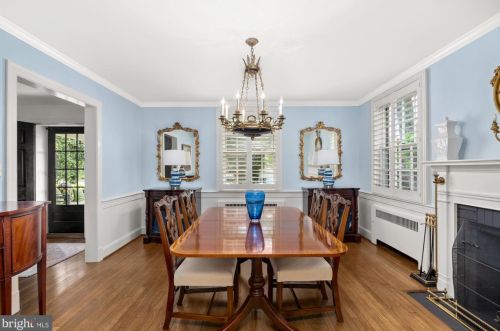 5103 Duvall Dr, Bethesda MD 20816-1871 exterior