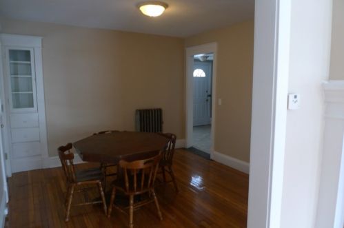 202 Dunmoreland St, Springfield MA 01109-3219 exterior