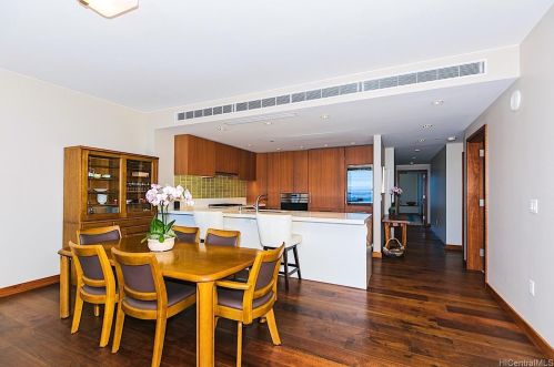 1555 Kapiolani Blvd, Honolulu HI 96814-4553 exterior