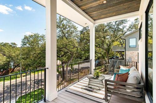 8512 Appalachian Dr, Austin TX 78759-7930 exterior