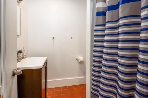 35 Grammont Rd, Worcester MA 01607-1175 exterior