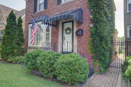 5930 Merrimac Ave, Chicago, IL 60638-3424