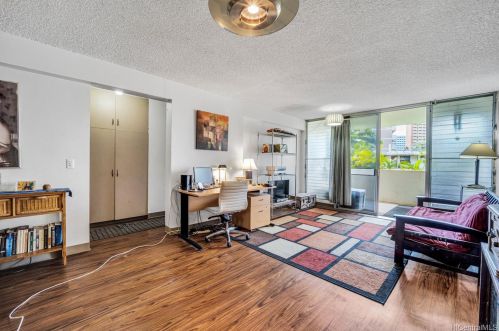 1031 Ala Napunani St, Honolulu, HI 96818-1755