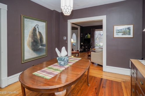 1602 Grand Ave, Kalamazoo MI 49006-4489 exterior