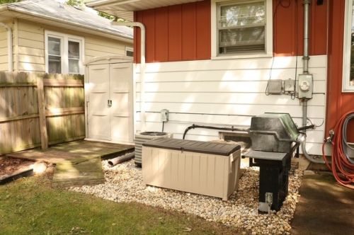 1316 Ash St, Waukegan IL 60085-1832 exterior