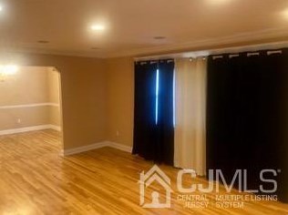 10 Meredith Pl, Piscataway, NJ 08854-5805