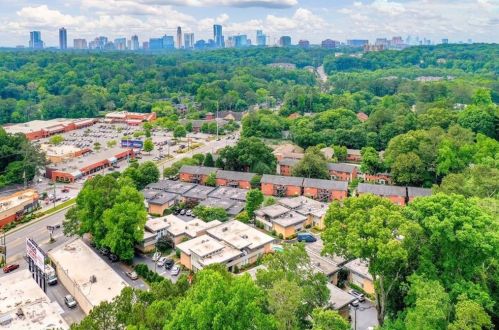 4300 Chastain Walk, Atlanta GA  30342-3361 exterior