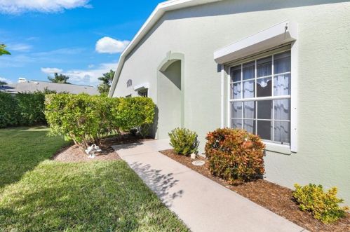 5485 Whitten Dr, Naples FL  34104-5316 exterior