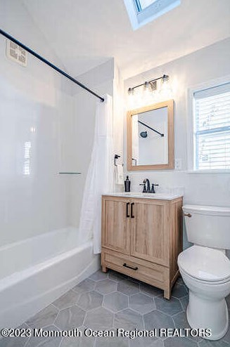 469 Center Ave, Middletown NJ  07748-5370 exterior