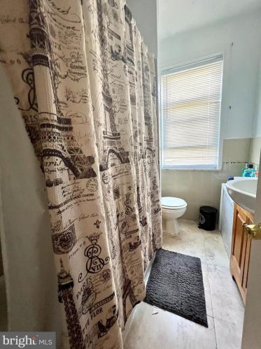 7040 Erdrick St, Philadelphia PA 19135-1012 exterior