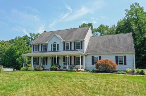 4 Compass Rock Ln, Wallingford, CT 06492-5627