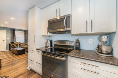 103 Woodcrest Dr, Morristown NJ 07960-4540 exterior