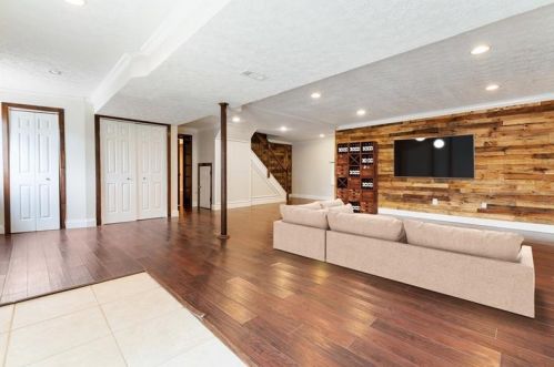 1351 Redfern Dr, Pittsburgh PA  15241-2932 exterior